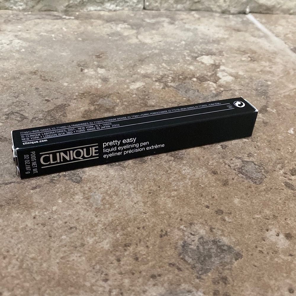 Clinique Pretty Easy Liquid Eyelining Pen